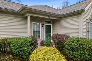 8 Stone Ridge Blvd, Hermitage, PA 16148 - Photo 2