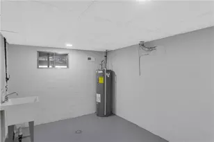 395 Crescent Dr, Canton Township, PA 15301 - Photo 34