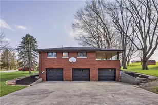 395 Crescent Dr, Canton Township, PA 15301 - Photo 8