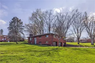 395 Crescent Dr, Canton Township, PA 15301 - Photo 6