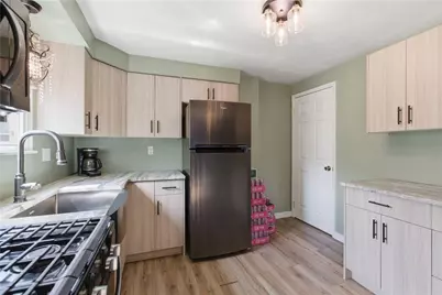 25 Krist Glen Dr, Pittsburgh, PA 15218 - Photo 6