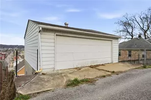 323 Hillside Ave, Ellwood City, PA 16117 - Photo 24