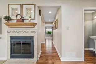 405 Laurelwood Dr, Pittsburgh, PA 15116 - Photo 16