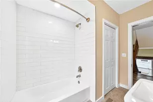 714 Park Ave, Ellwood City, PA 16117 - Photo 30