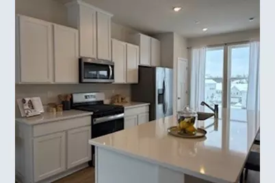 144 Sweetwater Dr #2061, Moon/Crescent Twp, PA 15108 - Photo 2