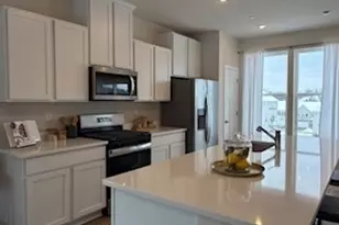 144 Sweetwater Dr, Moon/Crescent Twp, PA 15108 - Photo 2