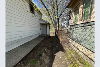 439 Malleable St, Sharon, PA 16146 - Photo 4