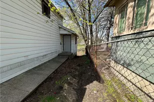 439 Malleable St, Sharon, PA 16146 - Photo 4