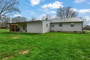 137 Lapin Ln, Pulaski Township, PA 16143 - Photo 8