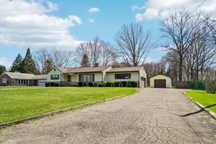 3100 Emilie Ln, Hermitage, PA 16148 - Photo 2