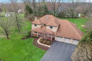110 Larkspur Cir, Penn Township, PA 16002 - Photo 2