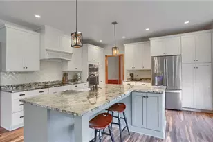 110 Larkspur Cir, Penn Township, PA 16002 - Photo 12