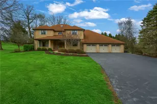 110 Larkspur Cir, Penn Township, PA 16002 - Photo 4
