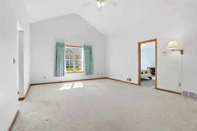 1064 Timberwood Dr, Chippewa Township, PA 15010 - Photo 4