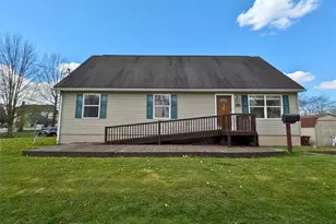 402 W Poplar St, Grove City Boro, PA 16127 - Photo 1