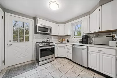 917 Roland Rd, Wilkins Township, PA 15221 - Photo 10