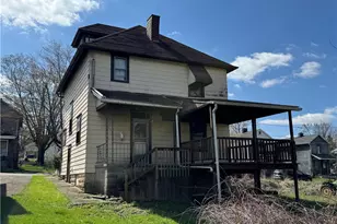 825 Morton St, New Castle, PA 16101 - Photo 2