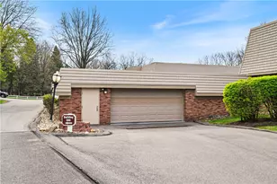 605 Calais Dr, Pittsburgh, PA 15237 - Photo 2
