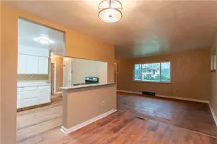 194 Woodridge Dr, Brighton Township, PA 15009 - Photo 8
