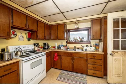 185 Front St, Wheatfield Township (East/West), PA 15949 - Photo 8