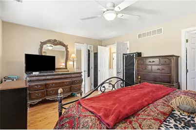 33 Mason Dr, Robinson Twp, PA 15108 - Photo 16