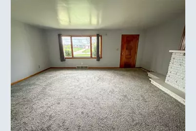 102 Randy Dr, City of But SW, PA 16002 - Photo 4
