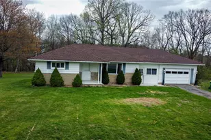 102 Randy Dr, City of But SW, PA 16002 - Photo 2