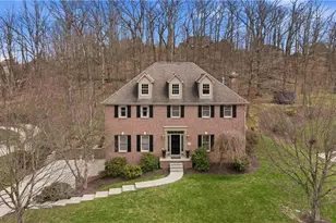 128 Oakview Dr, Cranberry Township, PA 16066 - Photo 2