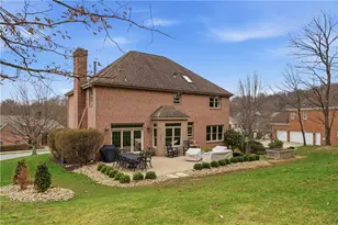 128 Oakview Dr, Cranberry Township, PA 16066 - Photo 4