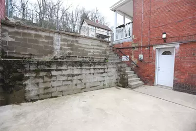 305 Chestnut St, Jeannette, PA 15644 - Photo 2