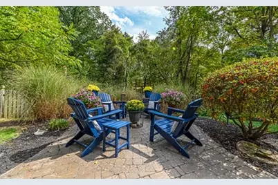 2551 Longmount Drive, Pittsburgh, PA 15090 - Photo 4