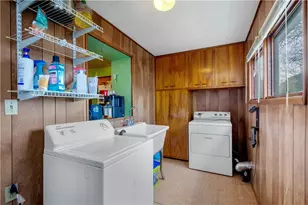 3211 Joe Hammer Sq, Pittsburgh, PA 15213 - Photo 10
