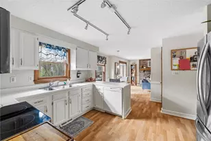 623 W Parliament Dr, Coraopolis, PA 15108 - Photo 8