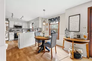 623 W Parliament Dr, Coraopolis, PA 15108 - Photo 6