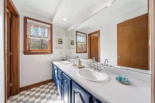 623 W Parliament Dr, Coraopolis, PA 15108 - Photo 30