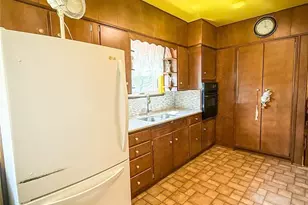 221 E Muntz Ave, Twp of But SE, PA 16001 - Photo 16