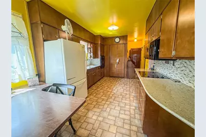 221 E Muntz Ave, Twp of But SE, PA 16001 - Photo 12