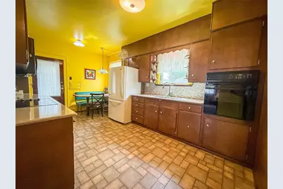 221 E Muntz Ave, Twp of But SE, PA 16001 - Photo 14
