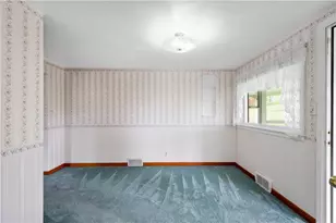 180 Hilltop Ln, Canton Township, PA 15301 - Photo 10