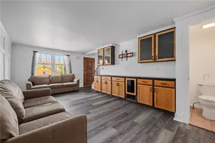 964 Roland Rd, Wilkins Township, PA 15221 - Photo 4