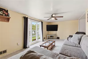 42 Manor Rd, Donora, PA 15033 - Photo 6