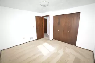 229 Springwood Dr, Pittsburgh, PA 15147 - Photo 32