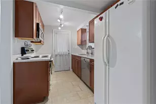 2050 Elmbrook Ln, Scott Township, PA 15243 - Photo 8