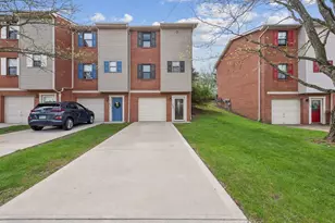 196 Woodhaven Dr, Seven Fields Boro, PA 16046 - Photo 2