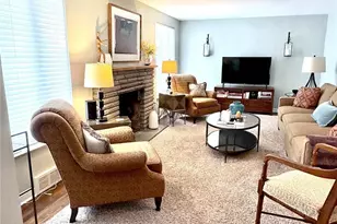 1515 Williamsburg Pl, Blackridge, PA 15235 - Photo 4