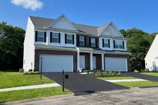 225 Bentbrook Cir, Cranberry Township, PA 16066 - Photo 4