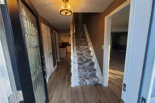 215 Black Oak Dr, Scott Township, PA 15220 - Photo 4