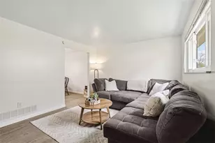 3801 Hilpert St, Pittsburgh, PA 15227 - Photo 10