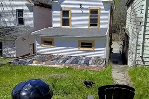 210 N 4th St, Jeannette, PA 15644 - Photo 28