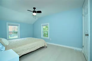 2131 Lindsay Road Rd, Blackridge, PA 15221 - Photo 8
